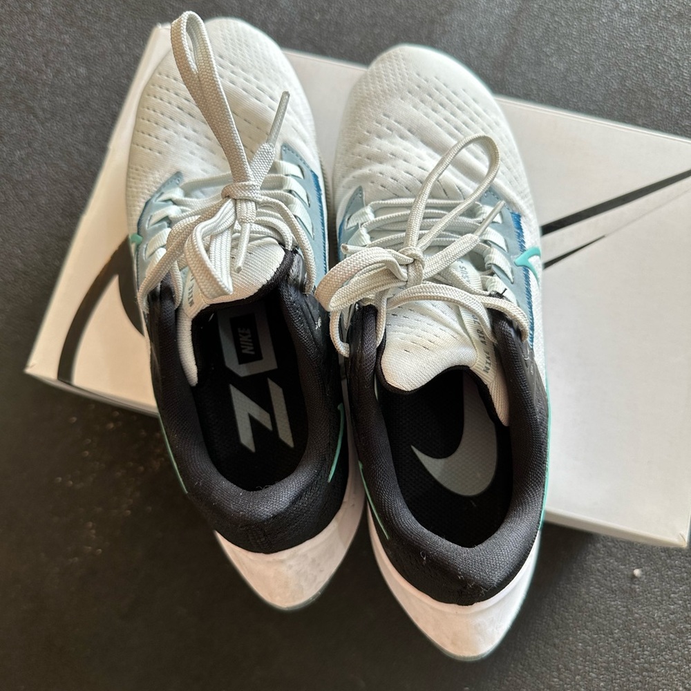 Women’s Nike Air Zoom Pegasus - Picture 4 of 5